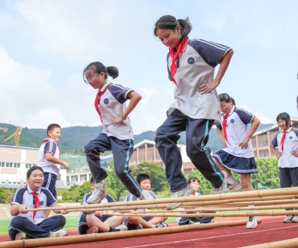 构建全方位德育网络打造家校社共育教联体守护青少年健康成长